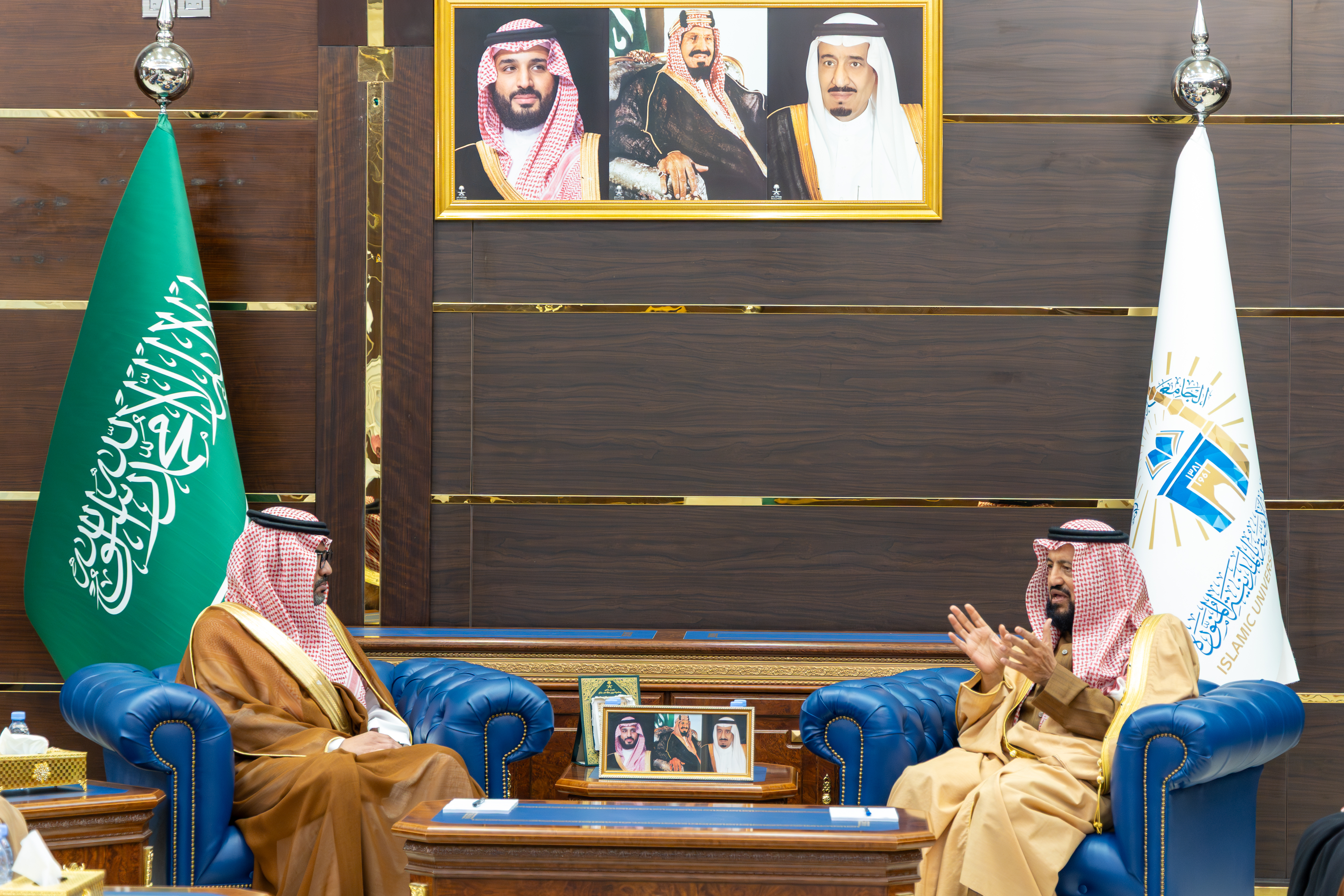 رئيس الجامعة الإسلامية يستقبل أعضاء الجمعية العلمية السعودية لعلوم العقيدة والأديان والفرق والمذاهب